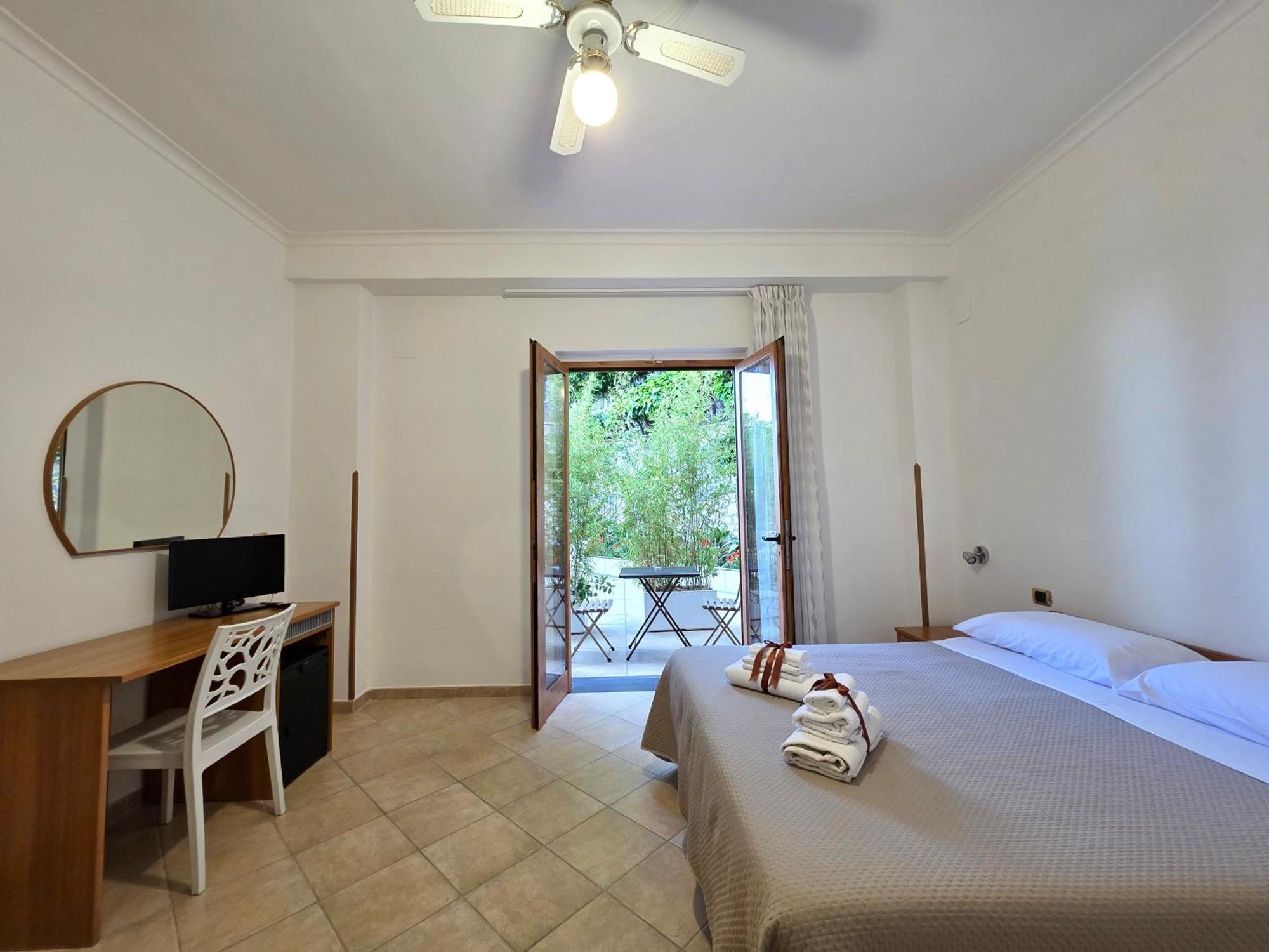 Oasi Relais Bed & Breakfast Vico Equense Bagian luar foto